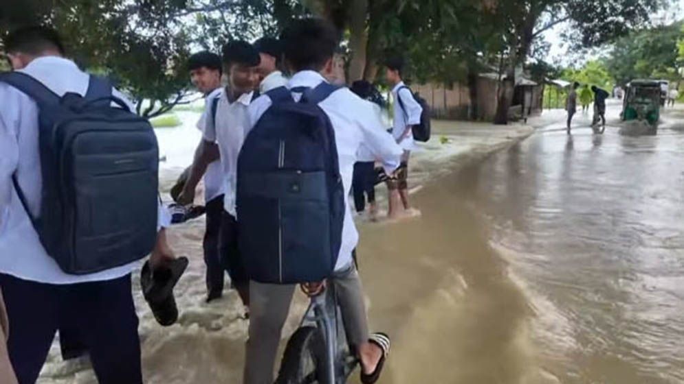 ধলাই নদীর বাঁধ ভেঙে কমলগঞ্জে ২৫ গ্রাম প্লাবিত